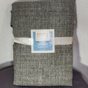 Room & Retreat Grey Linen Sparkle Poly Metallic Nylon 70" Round Cloth Tablecloth